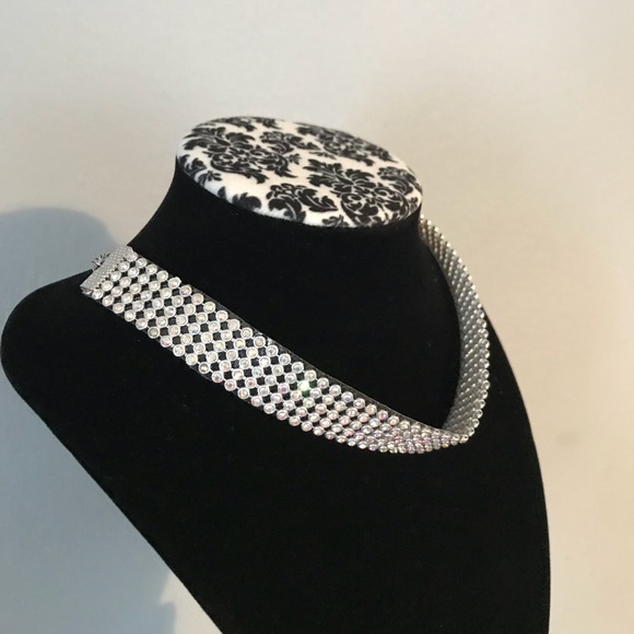 Stunning & beautiful sparkling choker - Picture 3 of 7